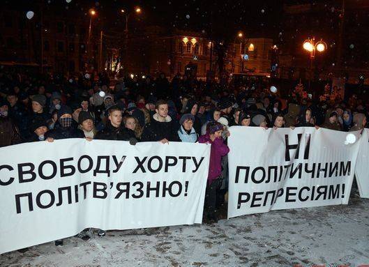 8 лет тюрьмы за "Порох – х***о» и разорванный портрет гаранта 8 лет тюрьмы за "Порох – х***о» и разорванный портрет гаранта