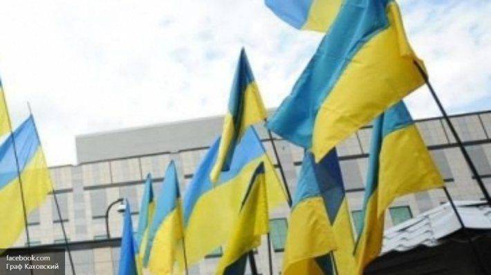 Сторонники «Правого сектора» митингуют за отставку Авакова в центре Киева Сторонники «Правого сектора» митингуют за отставку Авакова в центре Киева