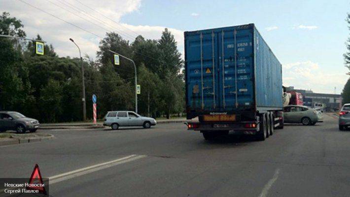 Украина не пропускает в Донбасс грузовики с продуктами Украина не пропускает в Донбасс грузовики с продуктами