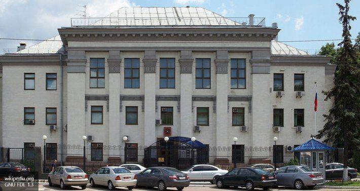 Жители Киева митинговали у посольства РФ в поддержку с политзаключенных Жители Киева митинговали у посольства РФ в поддержку с политзаключенных