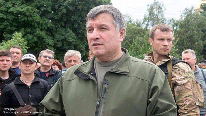 Аваков запретил милиции участвовать в «облавах» военкомов Аваков запретил милиции участвовать в «облавах» военкомов