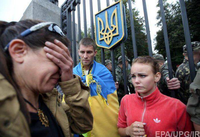 Подчинённые Порошенко вымогают деньги у родственников попавших в плен на Донбассе Подчинённые Порошенко вымогают деньги у родственников попавших в плен на Донбассе