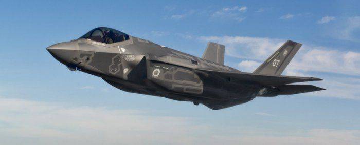 Лётчик-испытатель признал, что F-35 не может вести ближний бой Лётчик-испытатель признал, что F-35 не может вести ближний бой