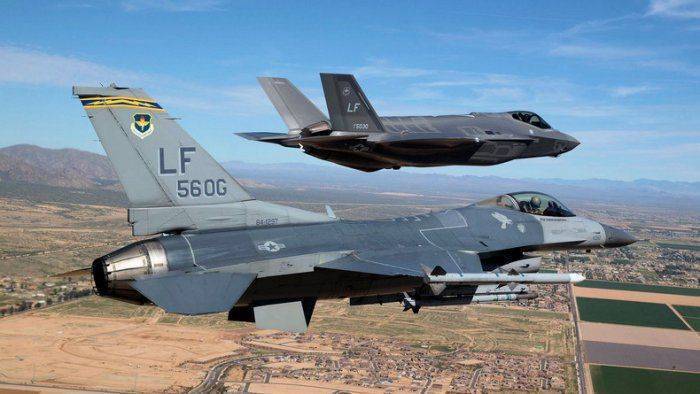 Лётчик-испытатель признал, что F-35 не может вести ближний бой Лётчик-испытатель признал, что F-35 не может вести ближний бой