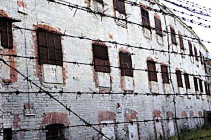 В Украине сокращают тюрьмы, уголовников отправят в АТО В Украине сокращают тюрьмы, уголовников отправят в АТО