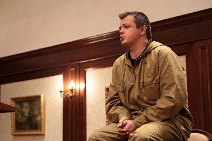 Семен "Илловайский" - в канализацию, а министр фейсбука "не пролазит"   Семен "Илловайский" - в канализацию, а министр фейсбука "не пролазит"