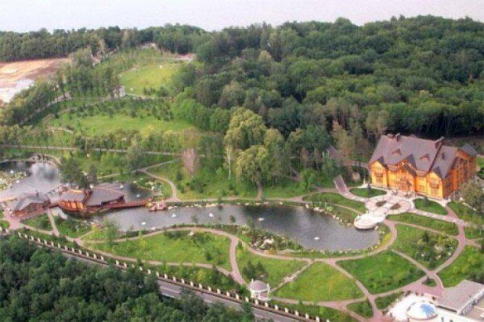 Майданный зверинец: революционеры «гидности» защищают свое право спать в президентском свинарнике   Майданный зверинец: революционеры «гидности» защищают свое право спать в президентском свинарнике