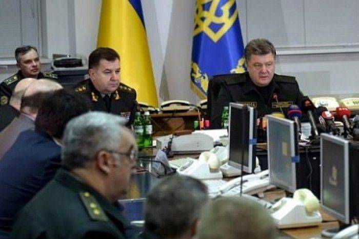 Порошенко засел в Кабинете. Военном Порошенко засел в Кабинете. Военном