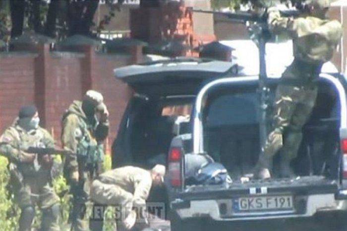 Скандал в Польше: правосеки расстреляли мирных мукачевцев из джипа с польскими номерами   Скандал в Польше: правосеки расстреляли мирных мукачевцев из джипа с польскими номерами