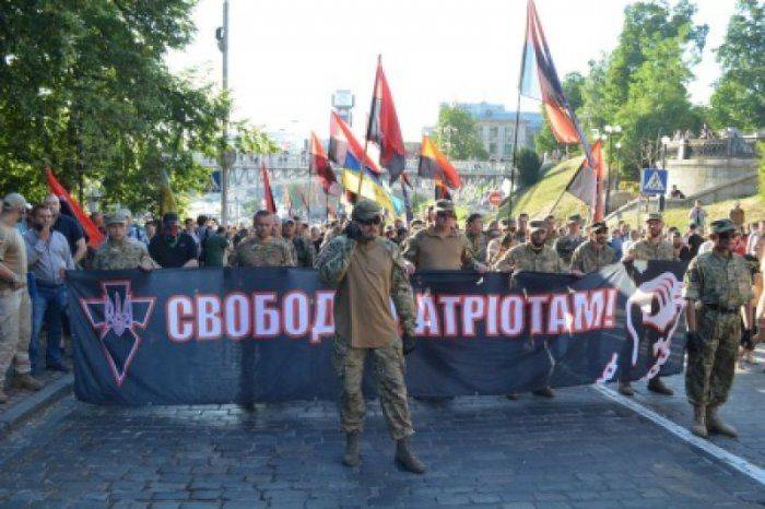 «Правый сектор» поднял белый флаг «Правый сектор» поднял белый флаг