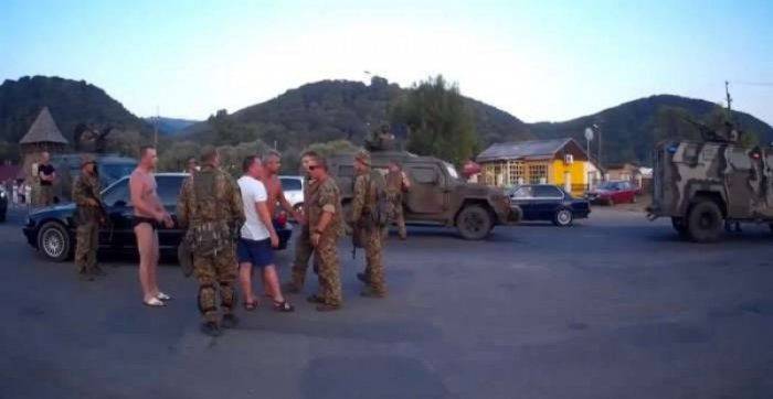 Нацгвардия в Закарпатье приступила к избиению и грабежу людей на дорогах  Нацгвардия в Закарпатье приступила к избиению и грабежу людей на дорогах