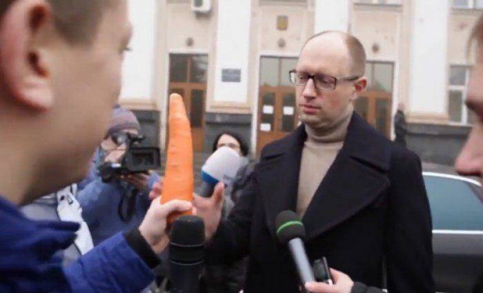 Мосийчук и Лозовой избили конкурента "радикалов" на выборах в Чернигове Алексея Дурнева   Мосийчук и Лозовой избили конкурента "радикалов" на выборах в Чернигове Алексея Дурнева