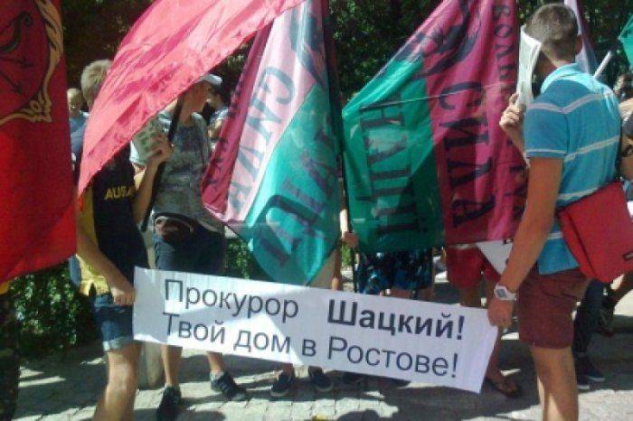 Правосеки разогнали онижедетей на митинге в Запорожье Правосеки разогнали онижедетей на митинге в Запорожье