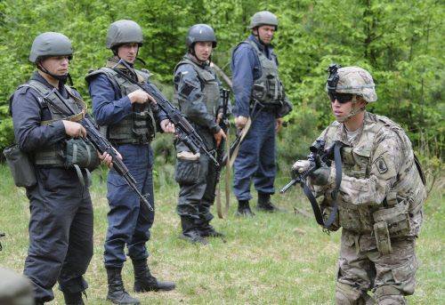 Американские советники в шоке от рассказов украинцев про бои на Донбассе Американские советники в шоке от рассказов украинцев про бои на Донбассе
