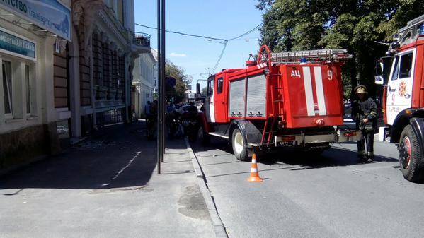 Беспредел в Харькове продолжается: обстреляли офис «Оппозиционного блока» Беспредел в Харькове продолжается: обстреляли офис «Оппозиционного блока»