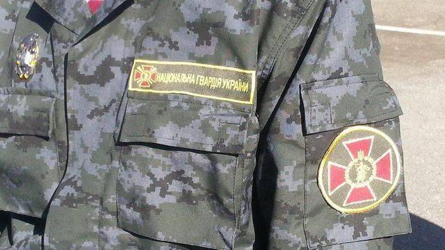 За то, что пошел в магазин, бойца Нацгвардии подвесили в наручниках и побрили тупой бритвой За то, что пошел в магазин, бойца Нацгвардии подвесили в наручниках и побрили тупой бритвой
