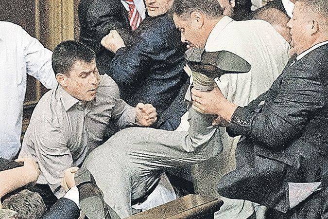 Украинский парламент состоит из политического планктона без мозгов — экс-депутат от «Батькивщины» Украинский парламент состоит из политического планктона без мозгов — экс-депутат от «Батькивщины»