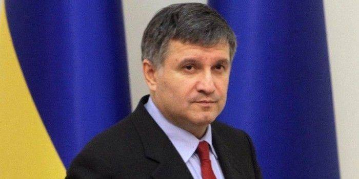 Аваков о границе с Крымом: на российском КПП всё для людей, а у нас - свалка Аваков о границе с Крымом: на российском КПП всё для людей, а у нас - свалка