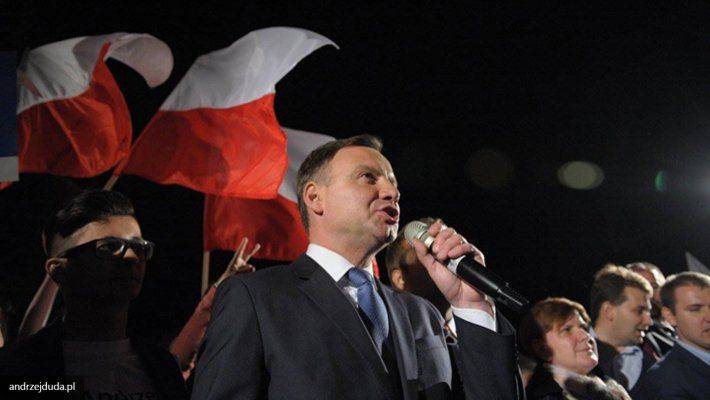 Президент Польши уверен, что без него с Донбассом не разберутся Президент Польши уверен, что без него с Донбассом не разберутся