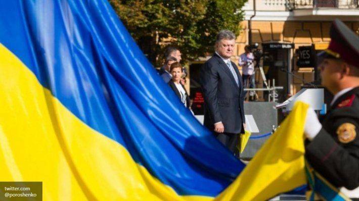 Порошенко дважды помянул агрессора, поздравляя Украину с Днем флага Порошенко дважды помянул агрессора, поздравляя Украину с Днем флага