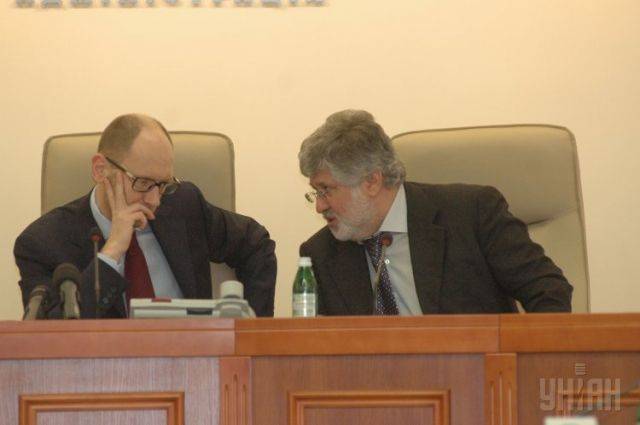 Сеня и Беня имеют свой гешефт: Транши кредитов МВФ разворовываются олигархами Сеня и Беня имеют свой гешефт: Транши кредитов МВФ разворовываются олигархами