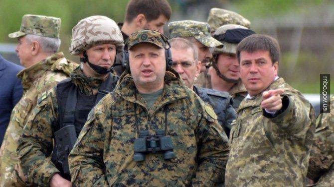 Турчинов попросил привезти Захарченко в пакете Турчинов попросил привезти Захарченко в пакете