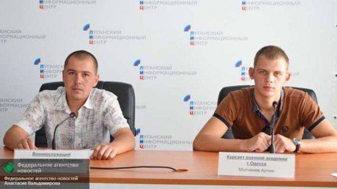 Украинский десантник отказался вытирать берцы тельняшкой Украинский десантник отказался вытирать берцы тельняшкой