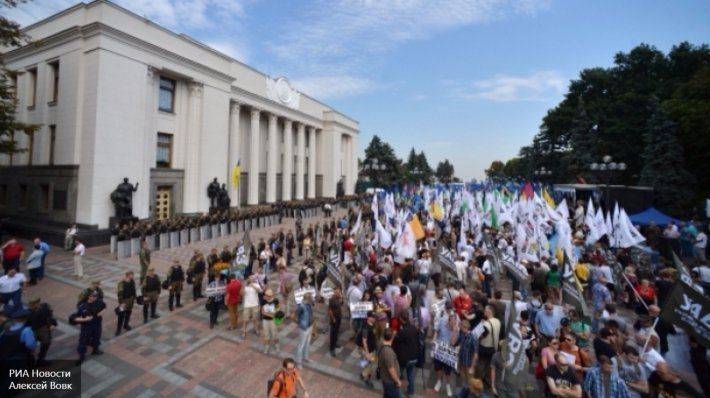 Эксперт: Народ требует смены власти — Киев ждет новый Майдан Эксперт: Народ требует смены власти — Киев ждет новый Майдан