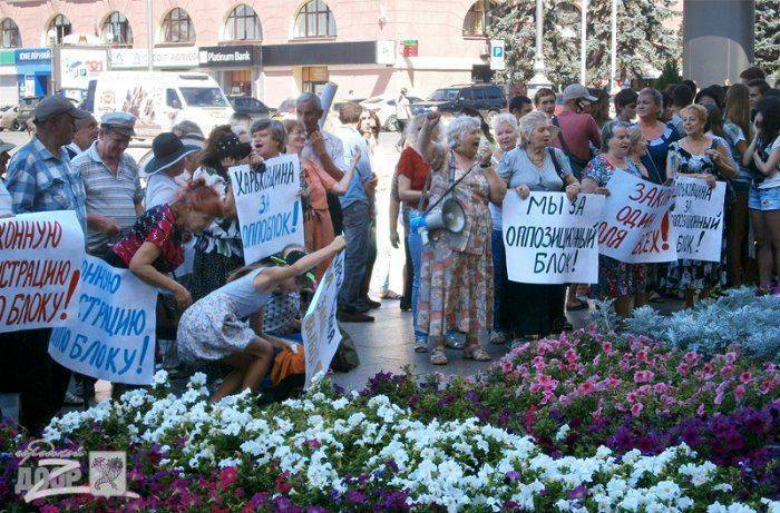 Беспредел в Харькове продолжается: обстреляли офис «Оппозиционного блока» Беспредел в Харькове продолжается: обстреляли офис «Оппозиционного блока»