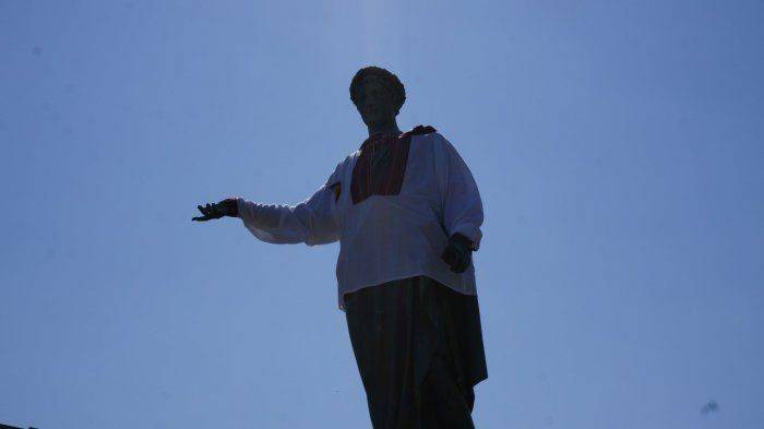 Одесские националисты превратили Дюка Ришелье в рагуля в вышиванке Одесские националисты превратили Дюка Ришелье в рагуля в вышиванке