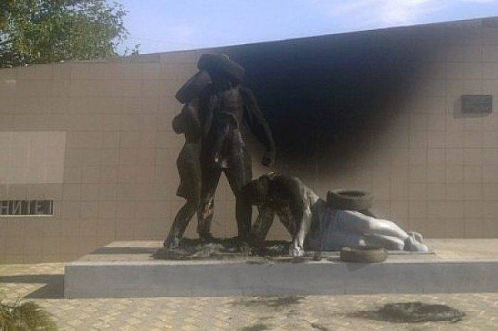 Украинские националисты хотят стереть память о зверствах бандеровцев во время ВОВ   Украинские националисты хотят стереть память о зверствах бандеровцев во время ВОВ