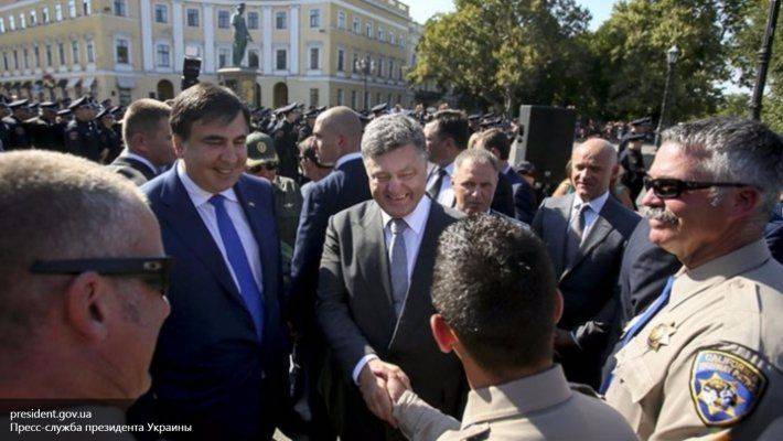 Саакашвили признался, что общается с Порошенко без тормозов Саакашвили признался, что общается с Порошенко без тормозов