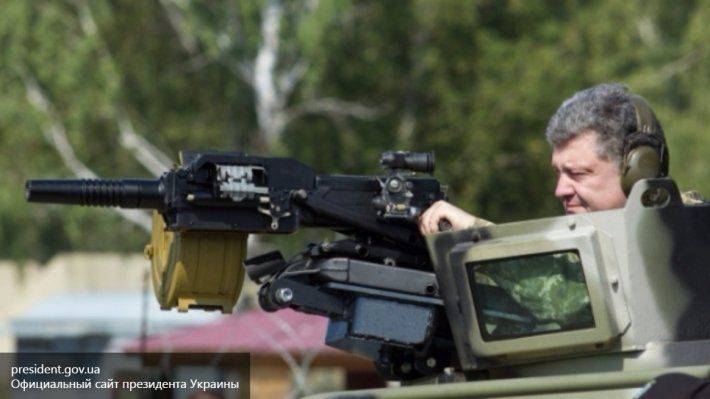 Порошенко обязали ответить желающим вооружиться украинцам Порошенко обязали ответить желающим вооружиться украинцам