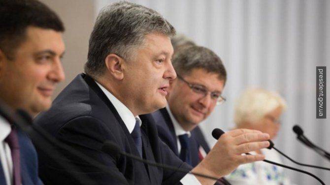 Петр Порошенко отрицает наличие конфликта между Саакашвили и Яценюком Петр Порошенко отрицает наличие конфликта между Саакашвили и Яценюком