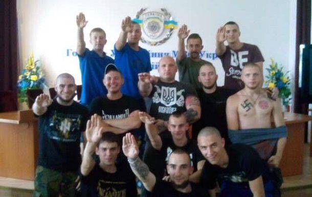 Влиятельный израильский портал: Миру пора увидеть, что Украина оказалась в объятьях неонацизма Влиятельный израильский портал: Миру пора увидеть, что Украина оказалась в объятьях неонацизма