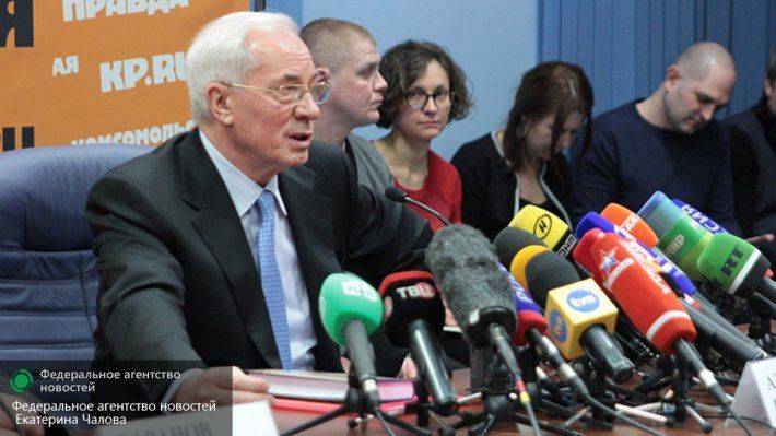 Азаров назвал бредом сообщения Яценюка о бюджете Украины Азаров назвал бредом сообщения Яценюка о бюджете Украины