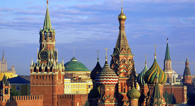 Туристы из Германии запустили квадрокоптер над Московским Кремлем Туристы из Германии запустили квадрокоптер над Московским Кремлем