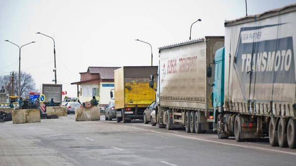 ФСБ: на украинской стороне зреет бунт водителей дальнобойщиков ФСБ: на украинской стороне зреет бунт водителей дальнобойщиков