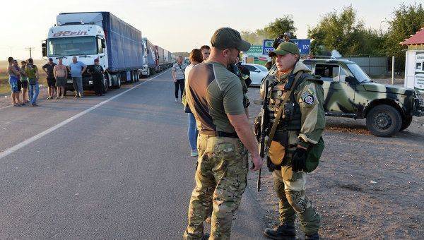 Киев расширил список требований и оснований для въезда в Крым Киев расширил список требований и оснований для въезда в Крым