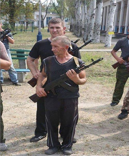 Герои АТО спят на земле, едят жаренных кузнечиков и славят Украину. Матерно Герои АТО спят на земле, едят жаренных кузнечиков и славят Украину. Матерно
