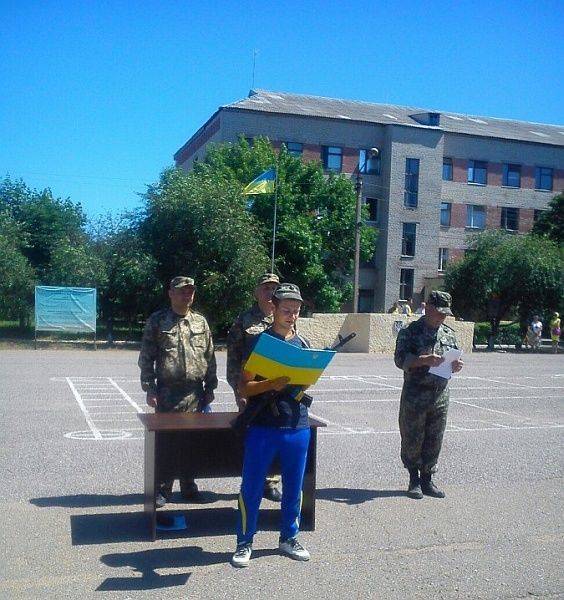 Герои АТО спят на земле, едят жаренных кузнечиков и славят Украину. Матерно Герои АТО спят на земле, едят жаренных кузнечиков и славят Украину. Матерно