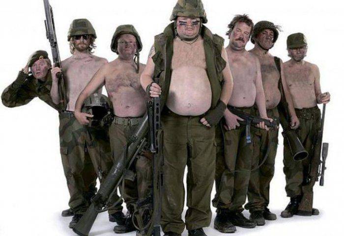 Армия Украины: без порток, но в шляпе Армия Украины: без порток, но в шляпе