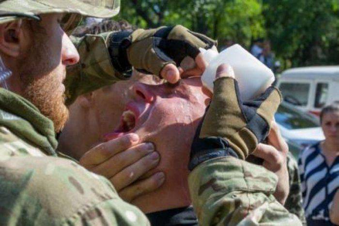 Неонацистский шабаш в Одессе: милиционеру газом выжгли глаза Неонацистский шабаш в Одессе: милиционеру газом выжгли глаза