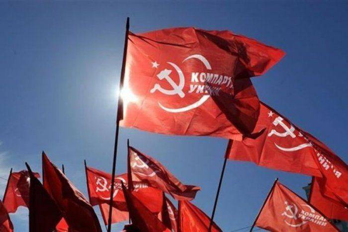 Антикоммунистическая истерия: в Кировоградской области человека средь бела дня избили за футболку с символикой КПУ Антикоммунистическая истерия: в Кировоградской области человека средь бела дня избили за футболку с символикой КПУ