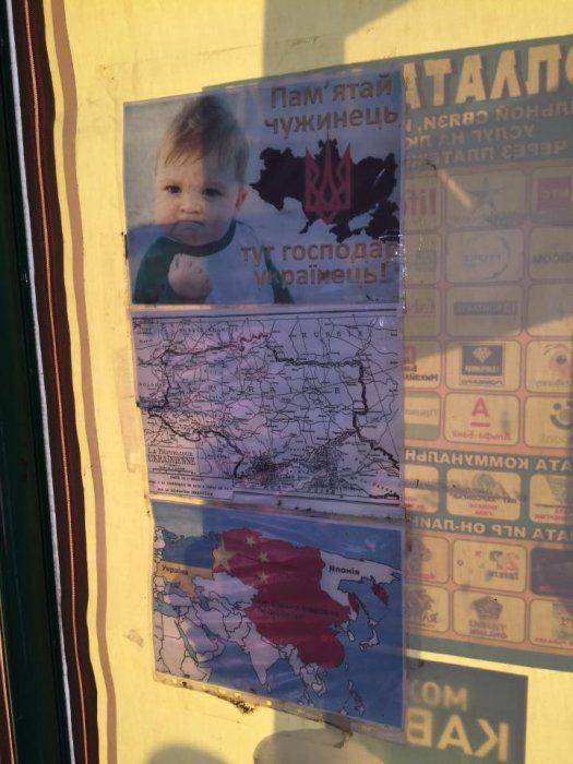 Боевики установили возле Крымского перешейка виселицу и карту раздела РФ Боевики установили возле Крымского перешейка виселицу и карту раздела РФ