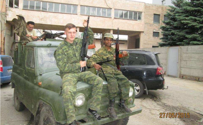 Невероятные приключения ополченца Бенеса Айо по дороге на Донбасс из Лондона Невероятные приключения ополченца Бенеса Айо по дороге на Донбасс из Лондона