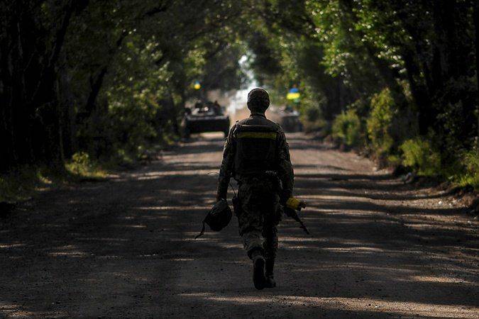 Украинские военные не желают воевать за режим Порошенко. Украинские военные не желают воевать за режим Порошенко.