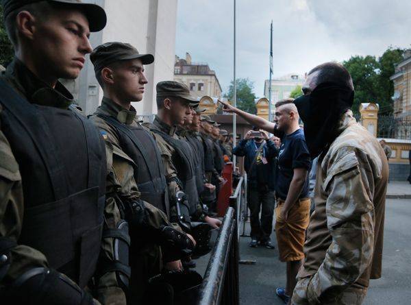Майдановцы призвали депортировать русских из Латвии Майдановцы призвали депортировать русских из Латвии