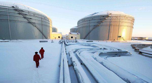 Российская нефтянка презрела санкции и низкие цены, но не совсем Российская нефтянка презрела санкции и низкие цены, но не совсем
