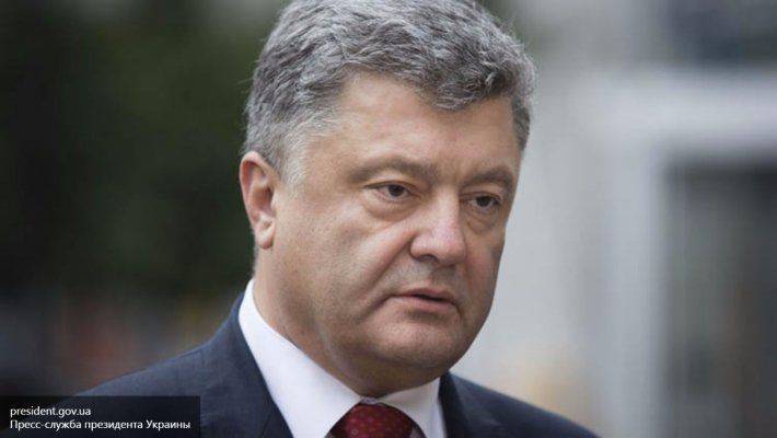 Порошенко обязал воспитывать украинскую молодежь на примере УПА Порошенко обязал воспитывать украинскую молодежь на примере УПА